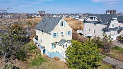 Detached House in Monmouth Beach, Monmouth County