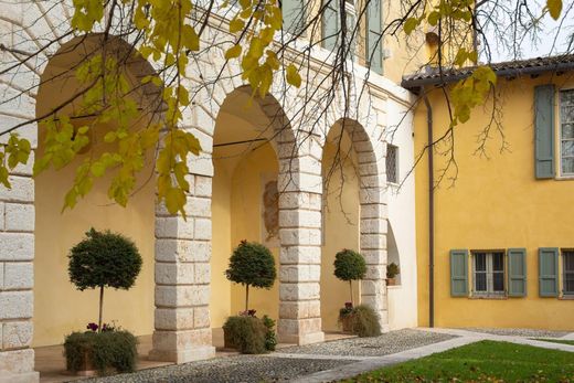 Apartment / Etagenwohnung in Cellatica, Provincia di Brescia