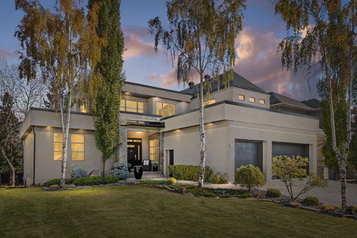 Detached House in Calgary, Alberta