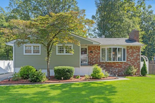 Detached House in Ringwood, Passaic County