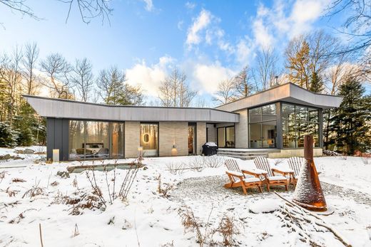 Eastman, Estrieの一戸建て住宅