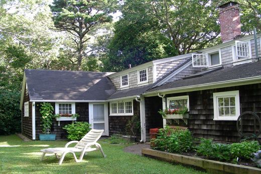 Detached House in West Hyannisport, Barnstable County