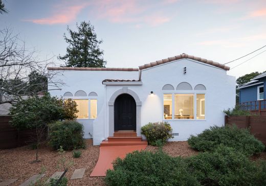 Detached House in Oakland, Alameda County