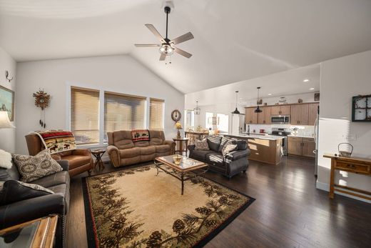 Luxury home in Prineville, Crook County