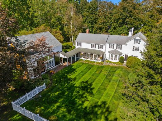 Detached House in North Andover, Essex County
