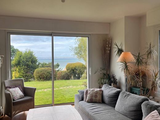 Casa Unifamiliare a Kerlaz, Finistère