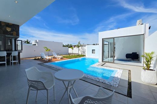 Villa in Grand Baie, Rivière du Rempart District