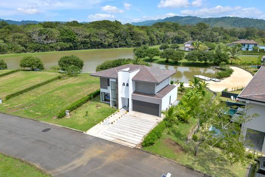 Detached House in Playa Hermosa, Garabito