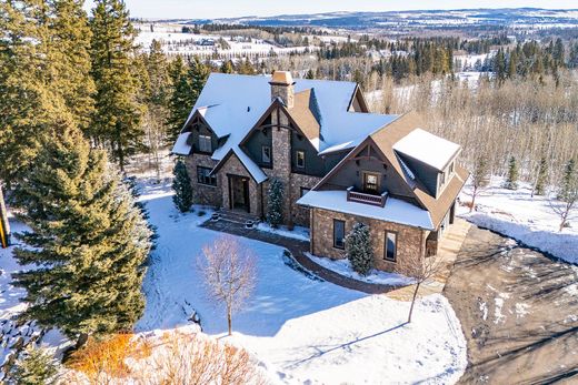Detached House in Priddis, Alberta