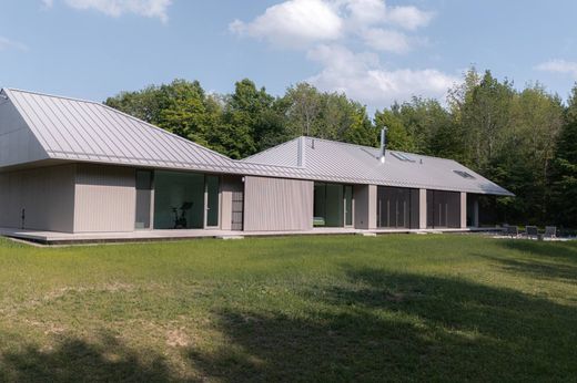 Detached House in Clarksburg, Ontario