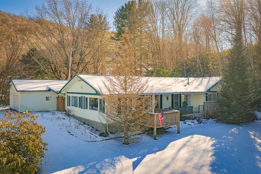 Detached House in Banner Elk, Avery County