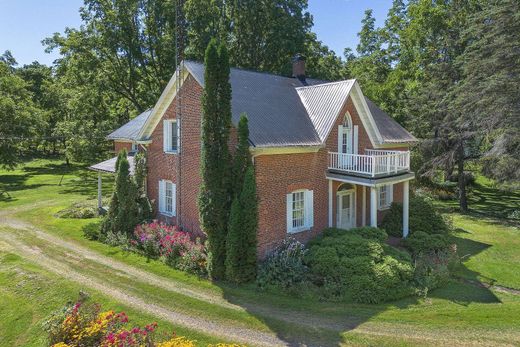 Dom jednorodzinny w Hinchinbrooke, Montérégie