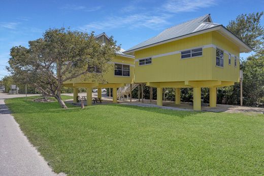 Duplex in Marathon, Monroe County