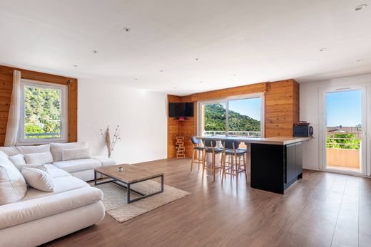 Èze, Alpes-Maritimesのアパートメント