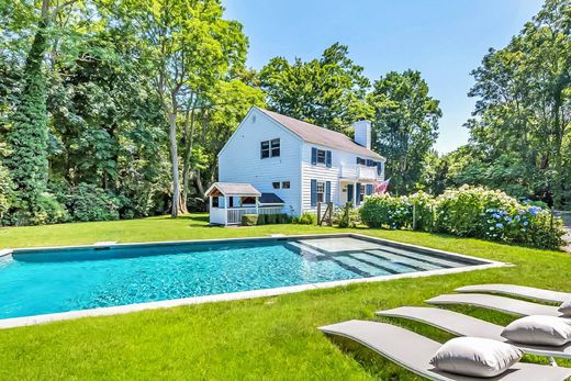 Detached House in Bridgehampton, Suffolk County