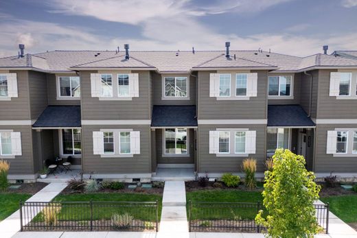 Townhouse in Bend, Deschutes County