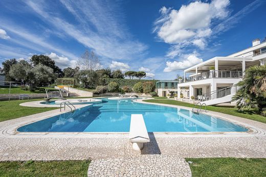 Villa a Roma, Lazio