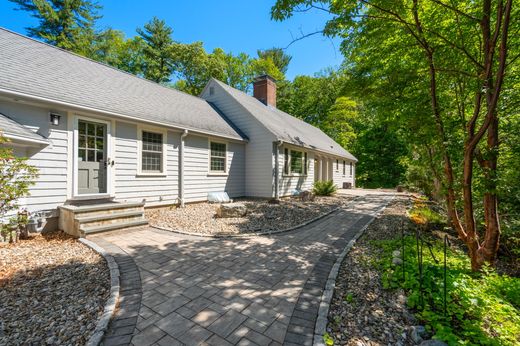 Detached House in Weston, Middlesex County
