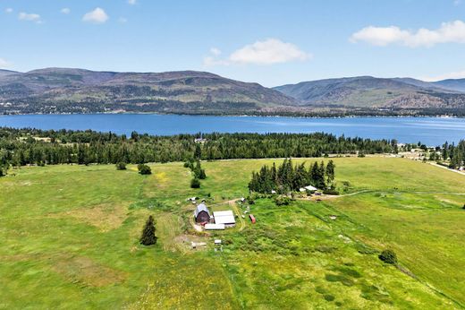 Country House in Sorrento, British Columbia