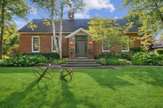 Detached House in Strabane, Ontario