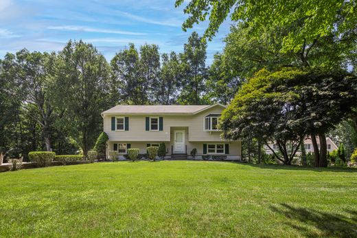 Detached House in Danbury, Fairfield County