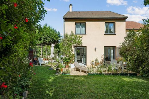 Semidetached House in Châtillon, Hauts-de-Seine