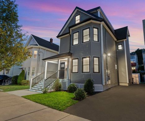 Luxury home in Revere, Suffolk County