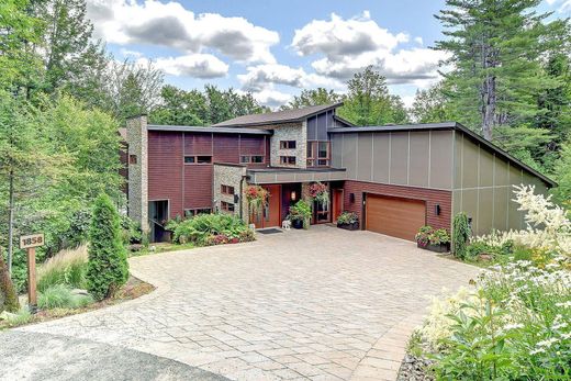 Casa Unifamiliare a Saint-Sauveur, Laurentides