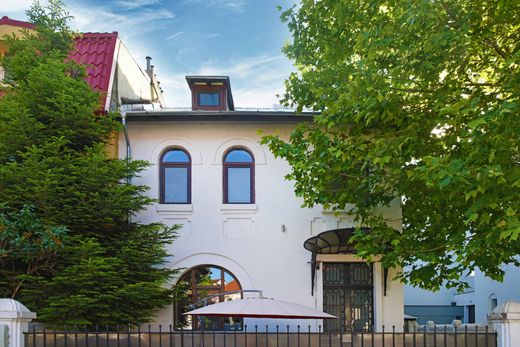 Vrijstaand huis in Boekarest, Municipiul Bucureşti