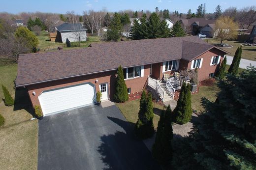 Detached House in Nottawa, Simcoe County
