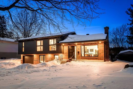 Casa Unifamiliare a Candiac, Montérégie