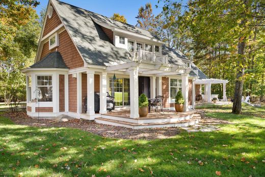 Apartment in Harbor Springs, Emmet County