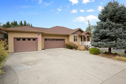 Luxury home in Eagle Point, Jackson County