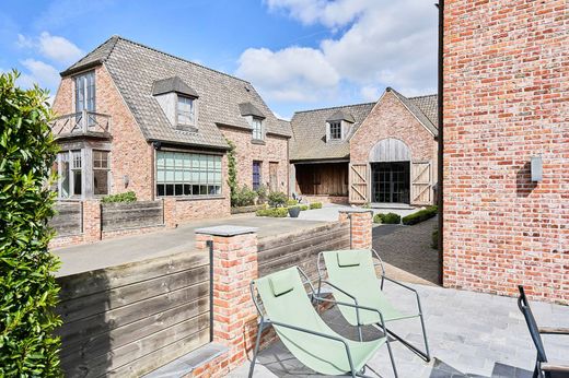 Detached House in Merris, North