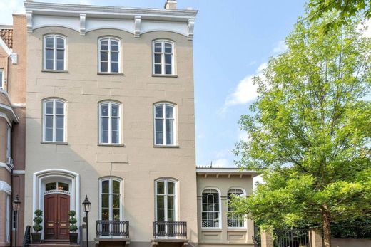 Detached House for sale in Alexandria