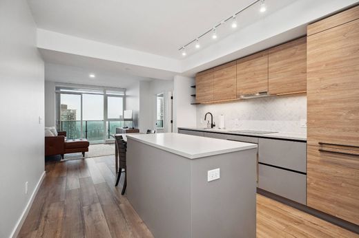 Apartment / Etagenwohnung in Surrey, Metro Vancouver Regional District