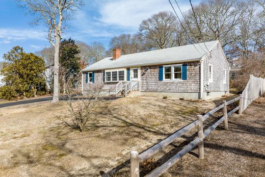 Detached House in Hyannis, Barnstable County