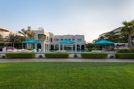 ﻓﻴﻼ ﻓﻲ دبي