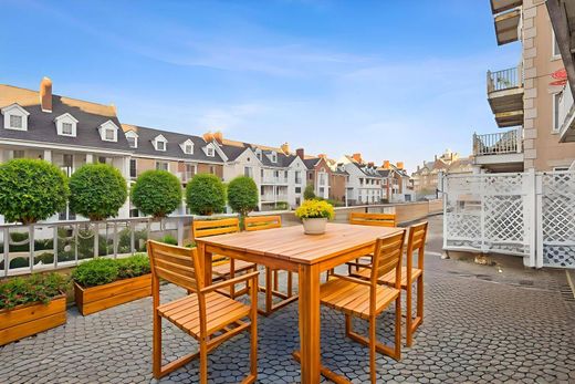 Apartment / Etagenwohnung in Jersey City, Hudson County