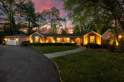 Detached House in Chevy Chase, Washington County