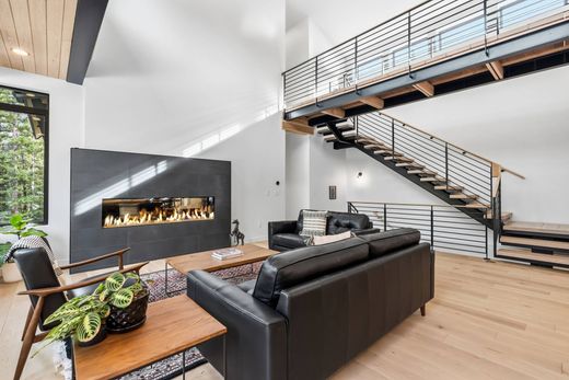 Luxury home in Blue River, Summit County