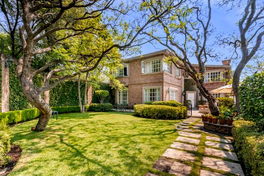 Detached House in Miguel Hidalgo, The Federal District