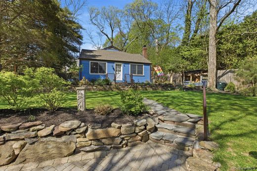 Detached House in Stony Brook, Suffolk County