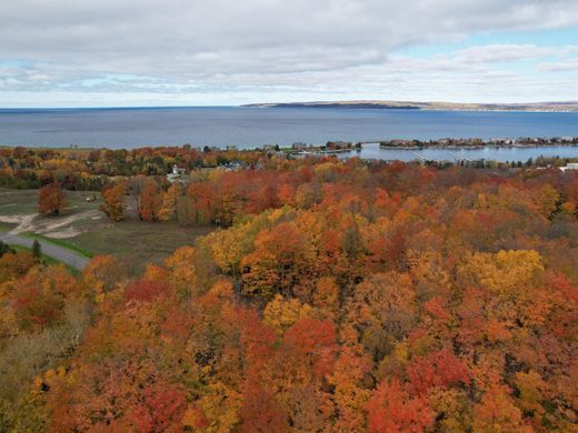 Grond in Petoskey, Emmet County