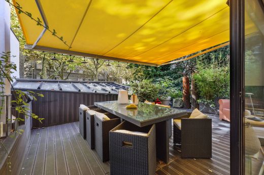Semidetached House in Montmartre, Abbesses, Grandes-Carrières, Paris