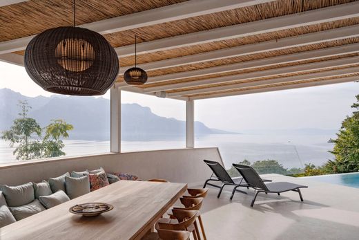 단독 저택 / La Tour-de-Peilz, Riviera-Pays-d'Enhaut District