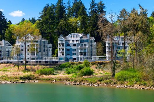 Apartment in Lake Oswego, Clackamas County