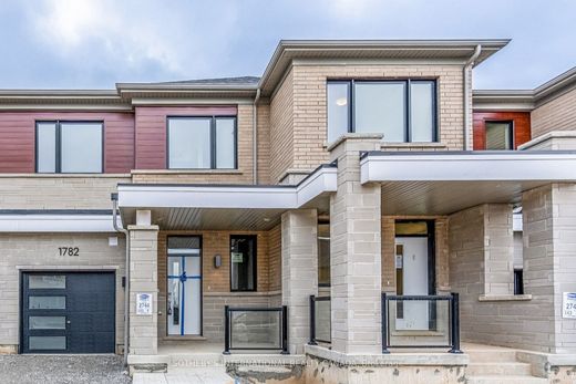 Townhouse in Milton, Halton