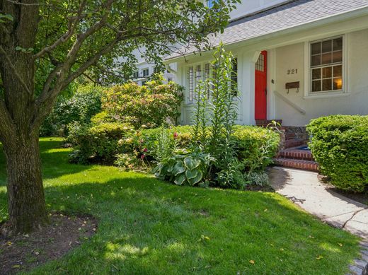 Detached House in Pelham, Westchester County