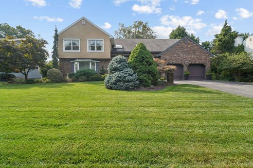 Detached House in West Caldwell, Essex County